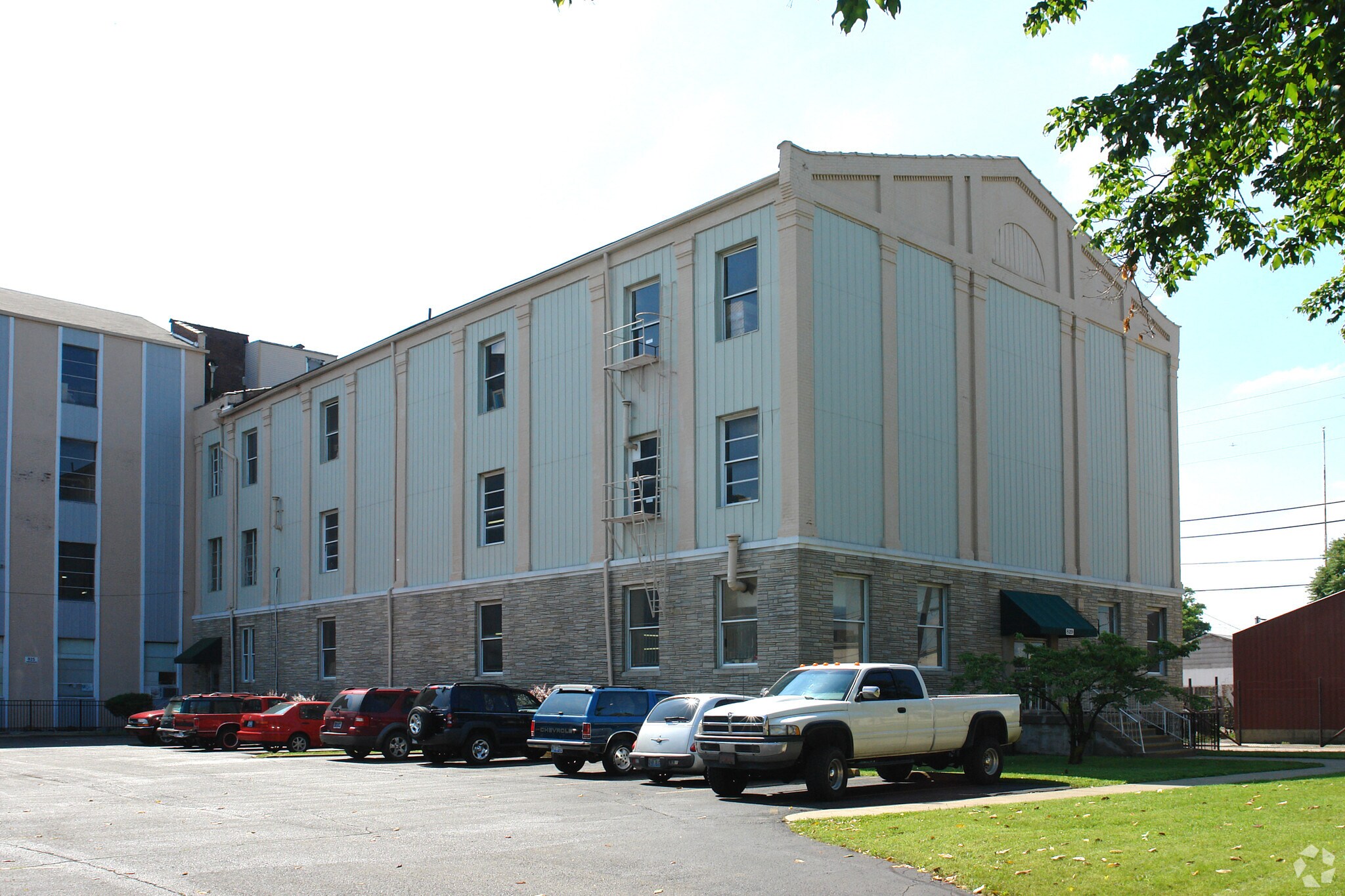 817-829 S Floyd St, Louisville, KY for lease Primary Photo- Image 1 of 10