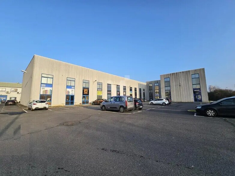 Flex dans Lisses à louer - Photo du bâtiment - Image 2 de 13