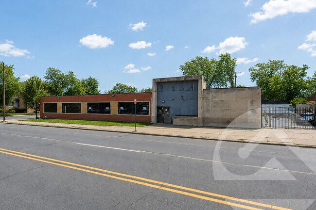 Plus de détails pour 17227 W 7 Mile Rd, Detroit, MI - Commerce de détail à vendre
