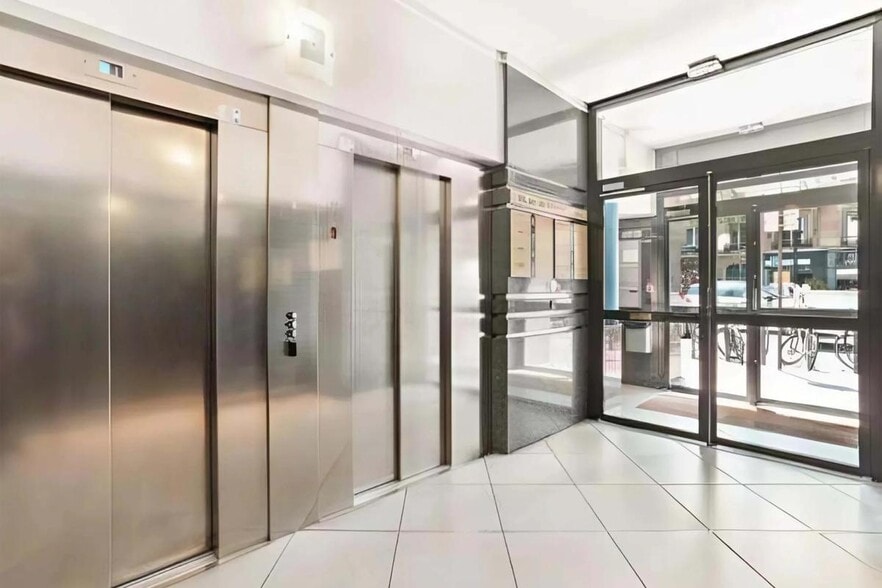 58 Avenue Du Général Leclerc, Boulogne-Billancourt for sale - Lobby - Image 2 of 2