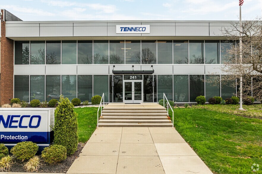 241 Welsh Pool Rd, Exton, PA à louer - Photo du bâtiment - Image 2 de 5