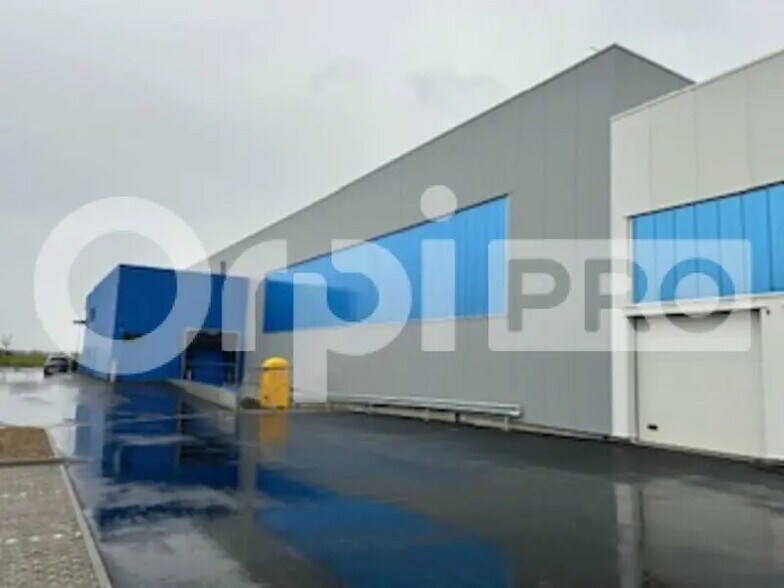 Flex in Fareins for lease - Building Photo - Image 1 of 9