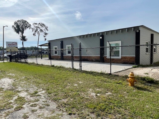 350 W Brannen Rd, Lakeland, FL à louer - Photo du bâtiment - Image 3 de 19