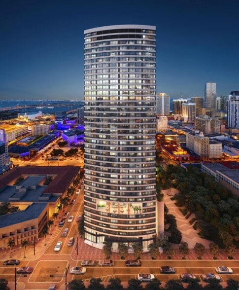225-233 N Miami Ave, Miami, FL à louer - Photo du bâtiment - Image 3 de 7