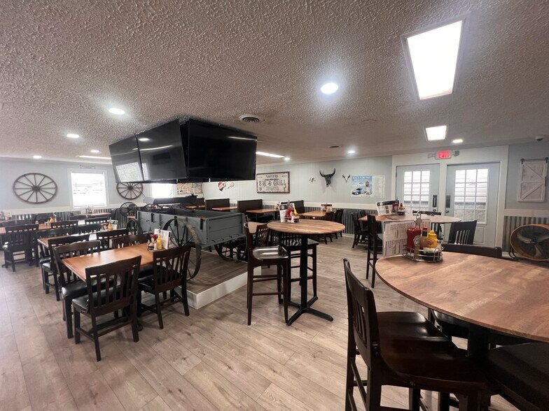 15170 & 15182 George Washington Memorial Hwy, Saluda, VA à vendre - Photo du bâtiment - Image 3 de 10