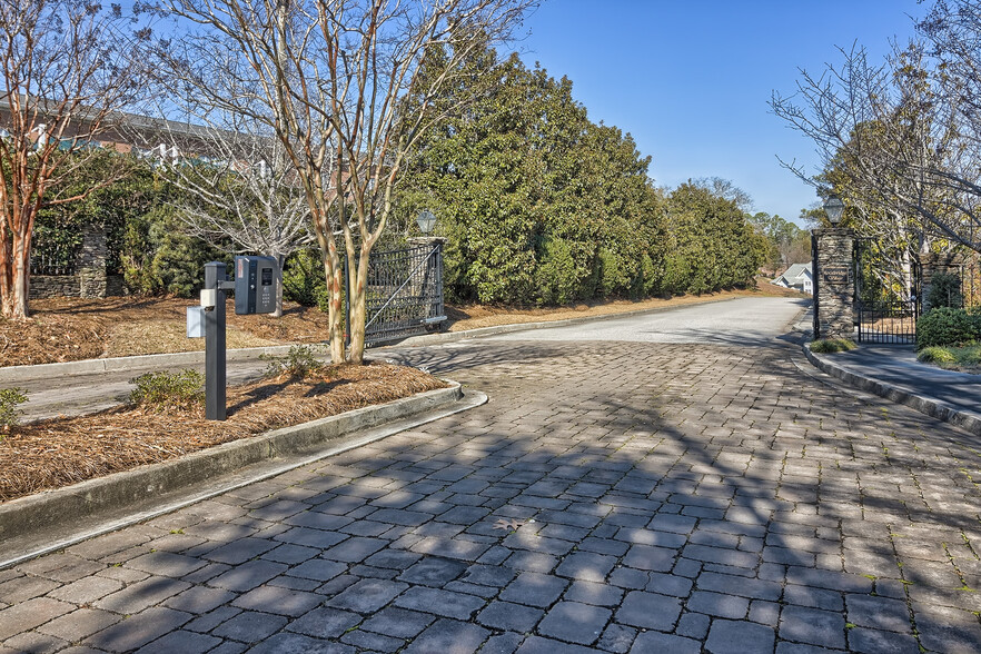 Mayhaw Dr, Columbia, SC à vendre - Photo du bâtiment - Image 2 de 4