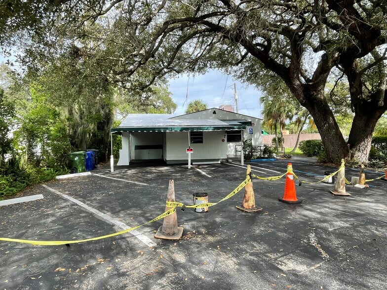 7 SW 11th Ct, Fort Lauderdale, FL à vendre - Photo de construction - Image 2 de 7