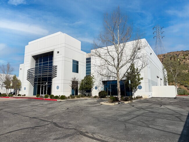 Plus de détails pour 28022 Industry Dr, Valencia, CA - Industriel à louer