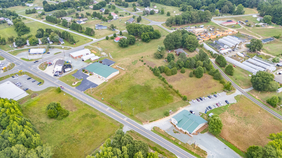 7660 NC-87 Hwy, Graham, NC à vendre - Photo principale - Image 1 de 6