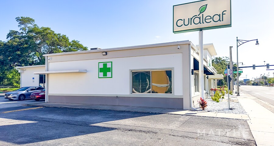 Curaleaf Portfolio portefeuille de 4 propriétés à vendre sur LoopNet.ca Photo du bâtiment- Image 1 de 8