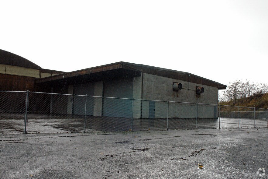 6803 SE Johnson Creek Blvd, Portland, OR for sale - Building Photo - Image 2 of 5