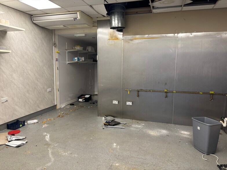 148 Hillfoot Rd, Ayr à louer - Photo du bâtiment - Image 3 de 3