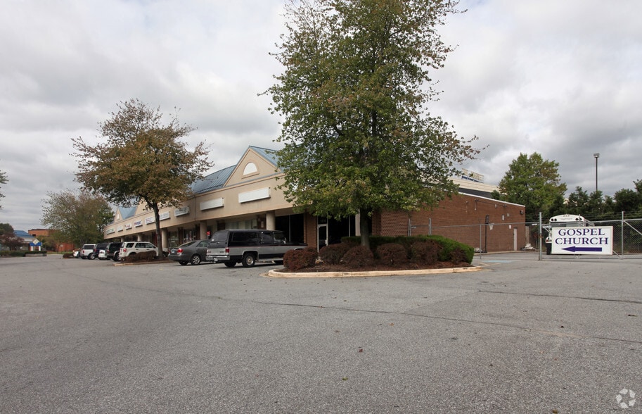 5808-5854 Allentown Way, Temple Hills, MD for lease - Building Photo - Image 2 of 3