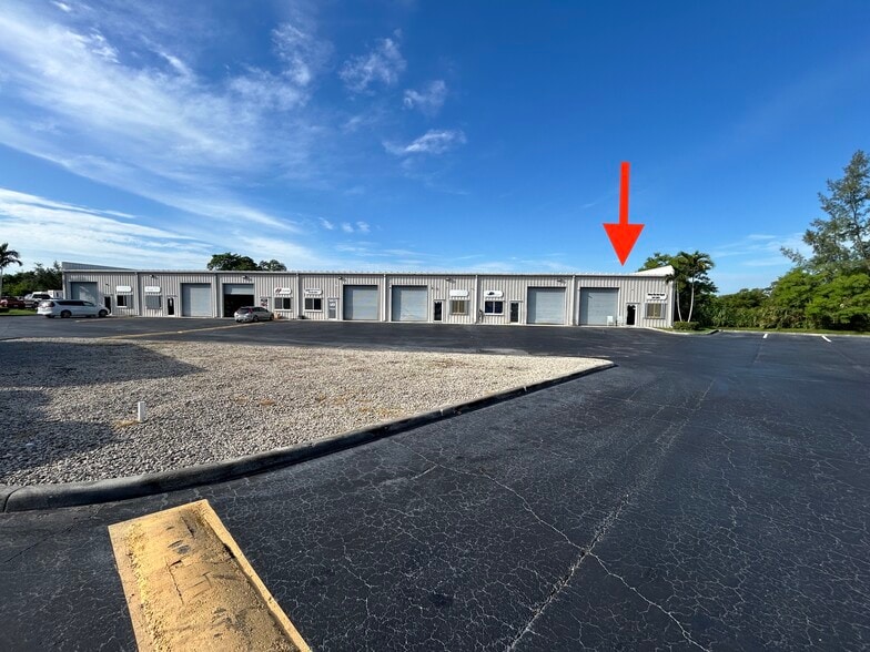 802 Old Dixie Hwy, West Palm Beach, FL for lease - Building Photo - Image 2 of 8