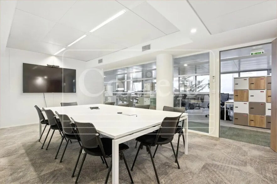 70 Rue Rivay, Levallois-Perret for lease - Interior Photo - Image 3 of 13