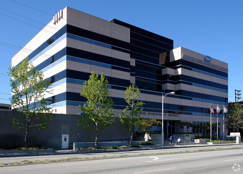 12655 W Jefferson Blvd, Los Angeles, CA à louer - Photo du bâtiment - Image 3 de 5