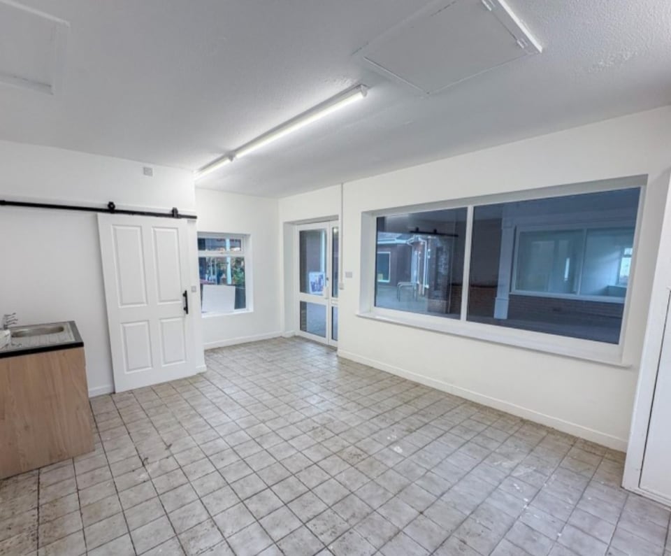 Upper Park Rd, Tenby for lease Interior Photo- Image 1 of 4