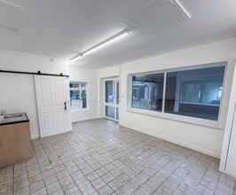 Upper Park Rd, Tenby for lease Interior Photo- Image 1 of 4