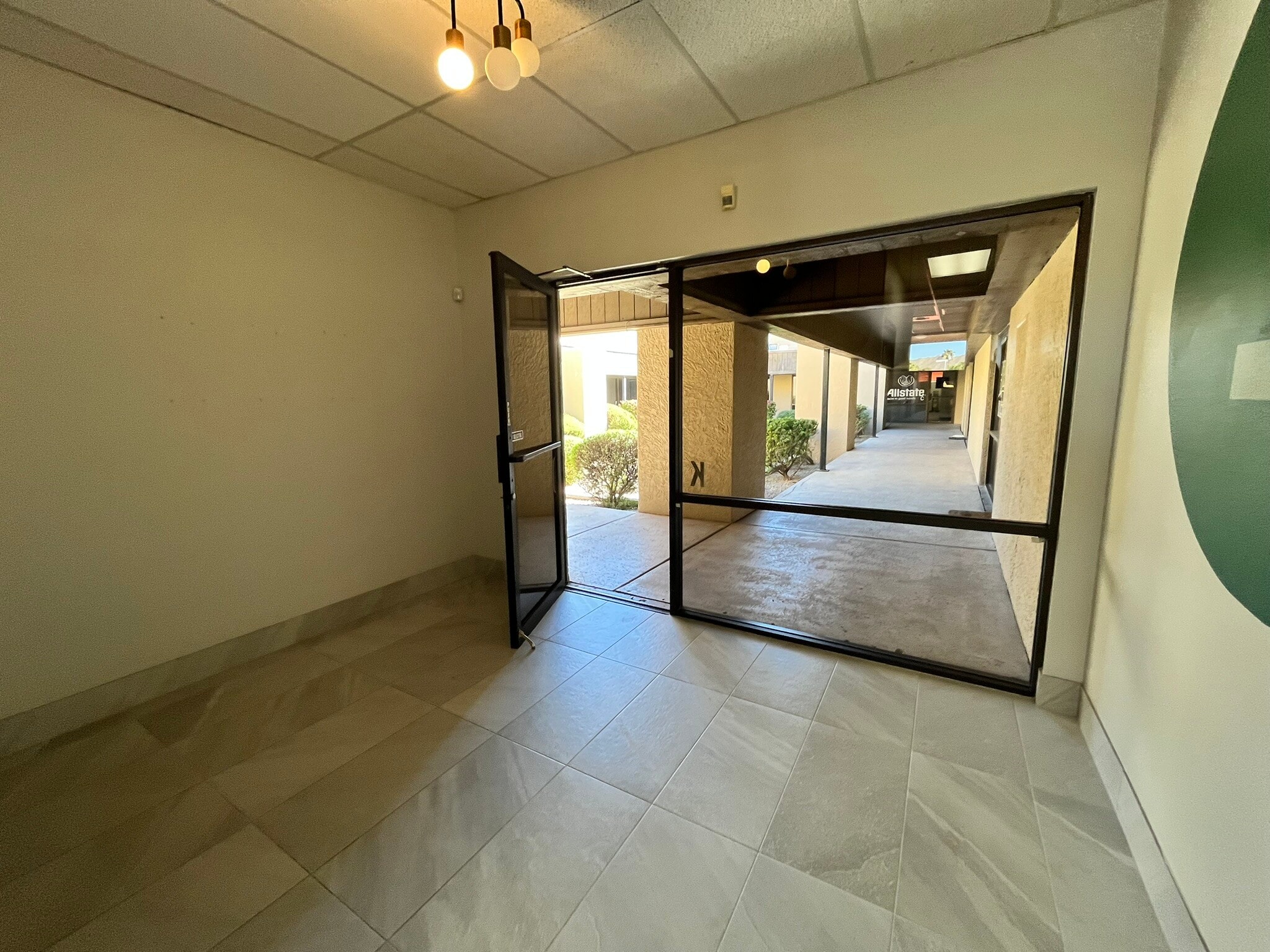 10221 N 32nd St, Phoenix, AZ for lease Interior Photo- Image 1 of 7