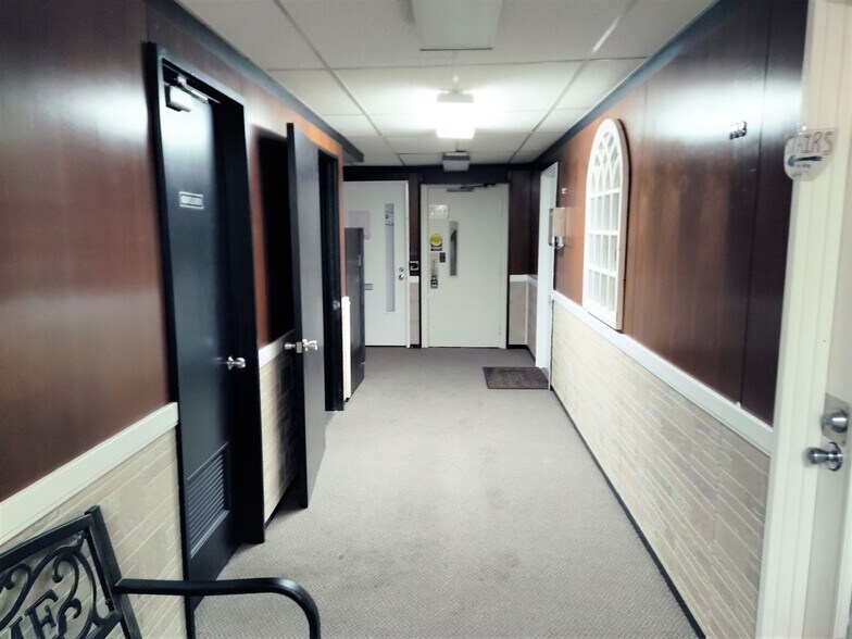 1177-1183 Ballenger Hwy, Flint, MI à louer - Hall d’entrée - Image 3 de 4