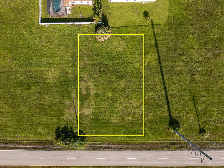 828 El Dorado N blvd, Cape Coral, FL à vendre - Photo principale - Image 1 de 25