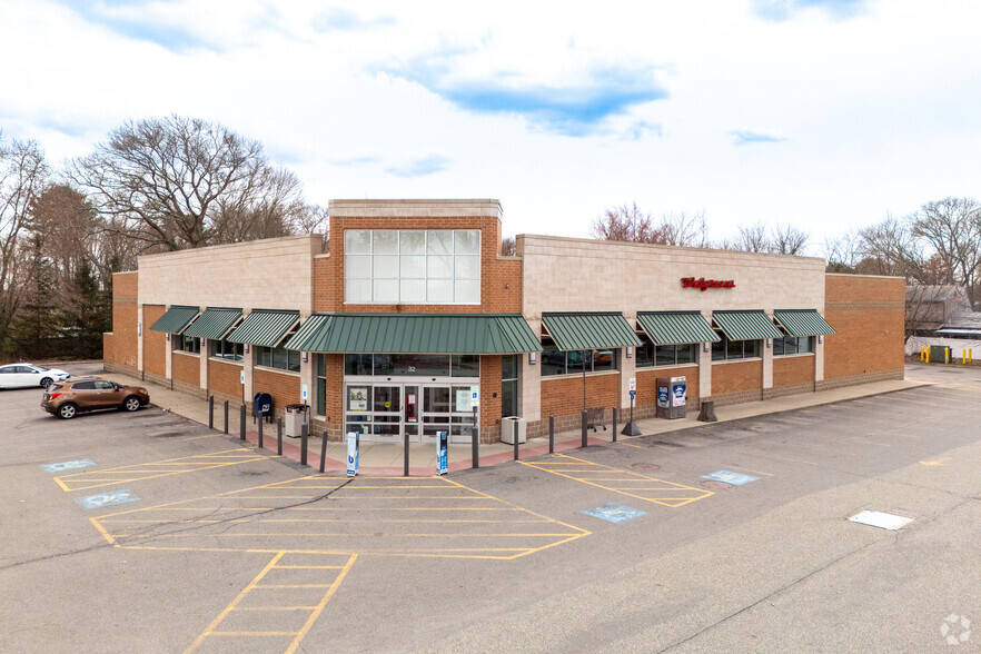 32 W Main St, Lakeville, MA for lease - Building Photo - Image 2 of 5