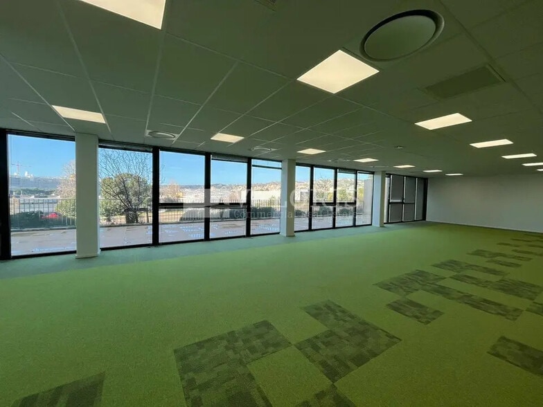 Office in Marseille for lease - Building Photo - Image 3 of 21