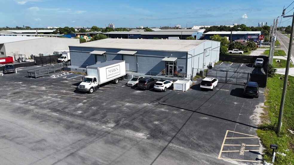 3580 Old Metro Pkwy, Fort Myers, FL à vendre - Photo du bâtiment - Image 2 de 8