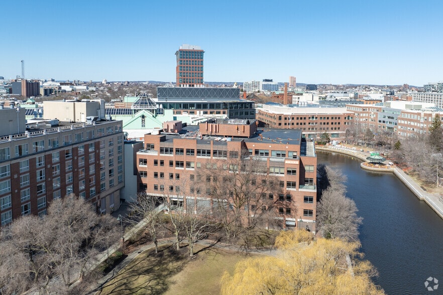10 Canal Park, Cambridge, MA à louer - Photo du bâtiment - Image 3 de 11