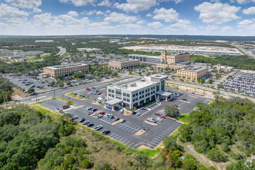 11123 Christus Hills, San Antonio, TX à louer - Photo du bâtiment - Image 3 de 6