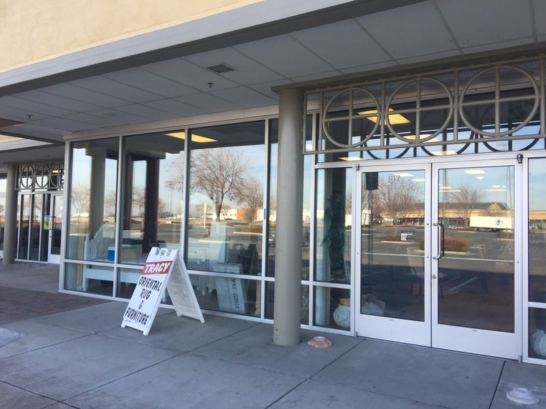 1005 E Pescadero Ave, Tracy, CA for lease - Building Photo - Image 2 of 3