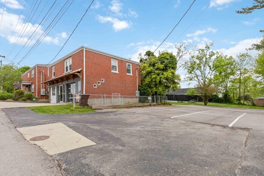 104 Bennington Ct, Richmond, KY à louer - Photo du bâtiment - Image 2 de 10