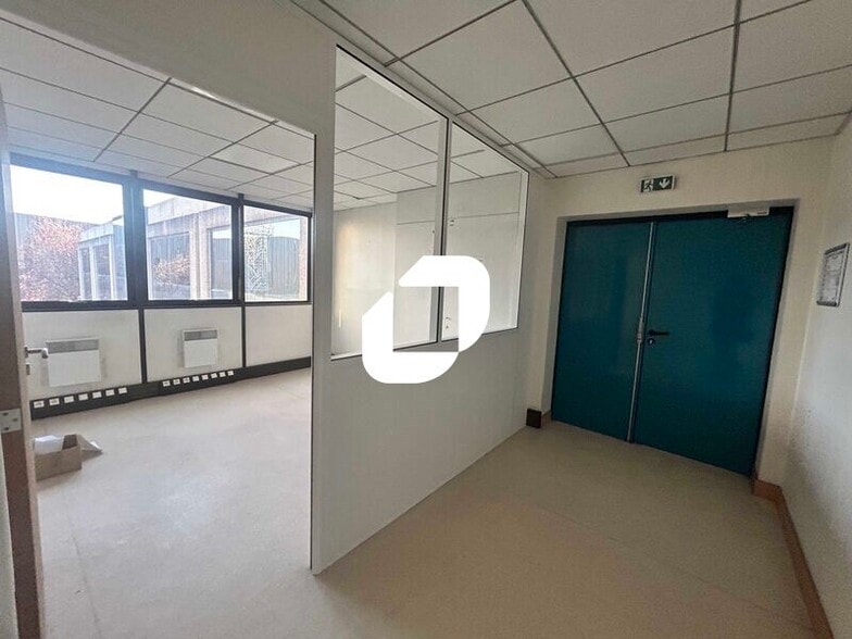 Office in Argenteuil for lease - Interior Photo - Image 3 of 9
