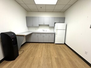 4 Betty St, Everett, MA à louer Photo du bâtiment- Image 2 de 9