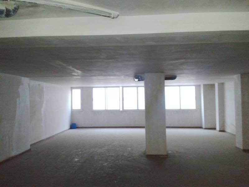 Retail in València for lease Building Photo- Image 1 of 3