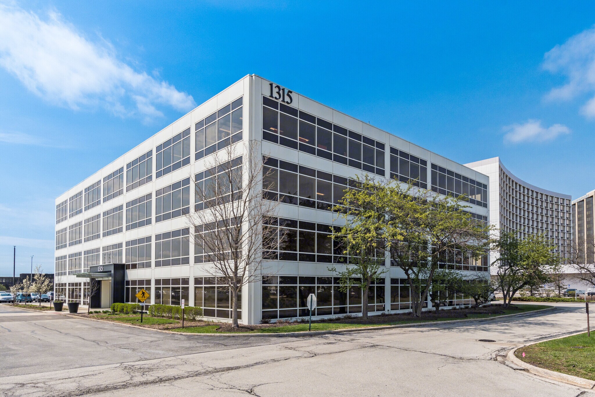 1315 W 22nd St, Oak Brook, IL for lease Primary Photo- Image 1 of 17