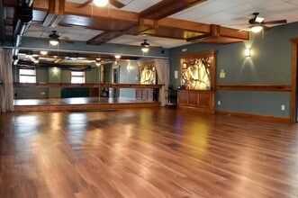 92 N Summit St, Southington, CT for lease Interior Photo- Image 2 of 11