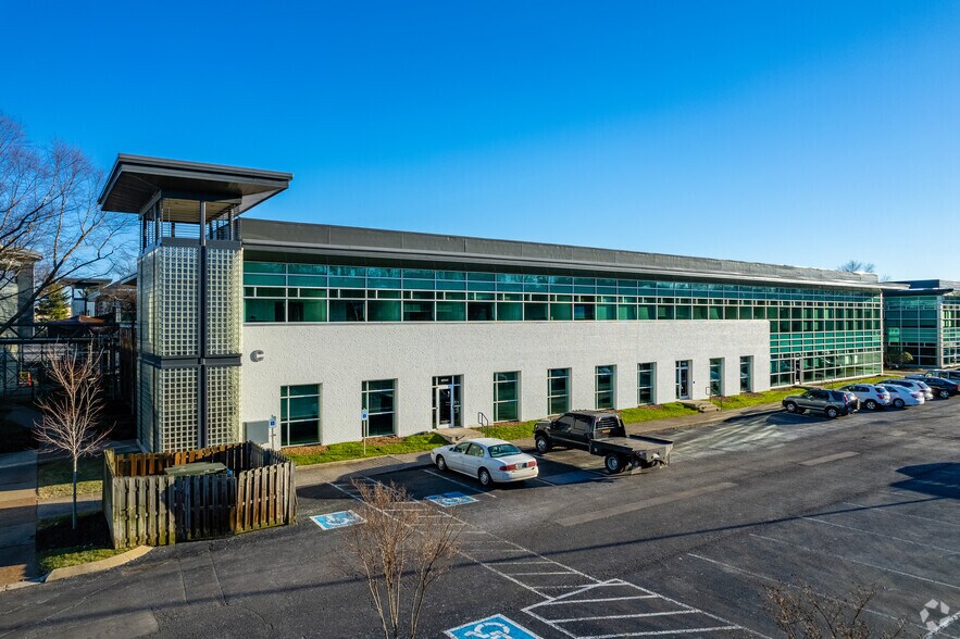 113-117 Seaboard Ln, Franklin, TN à louer - Photo du bâtiment - Image 2 de 6