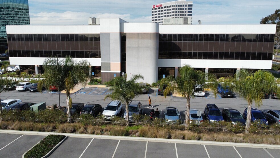 201 Continental Blvd, El Segundo, CA à louer - Photo du bâtiment - Image 3 de 9