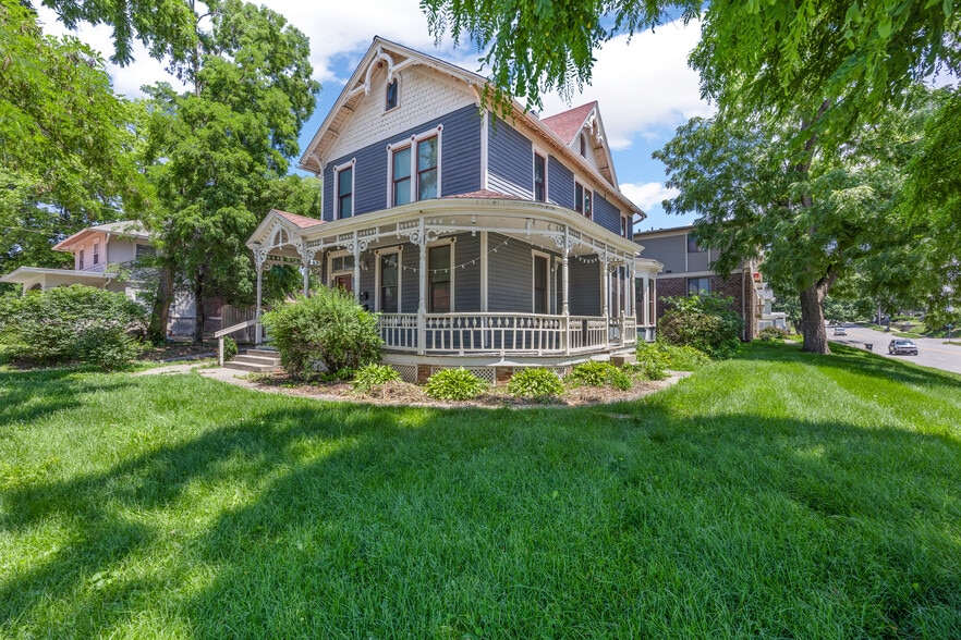 230 S Dodge St, Iowa City, IA for sale - Building Photo - Image 2 of 5