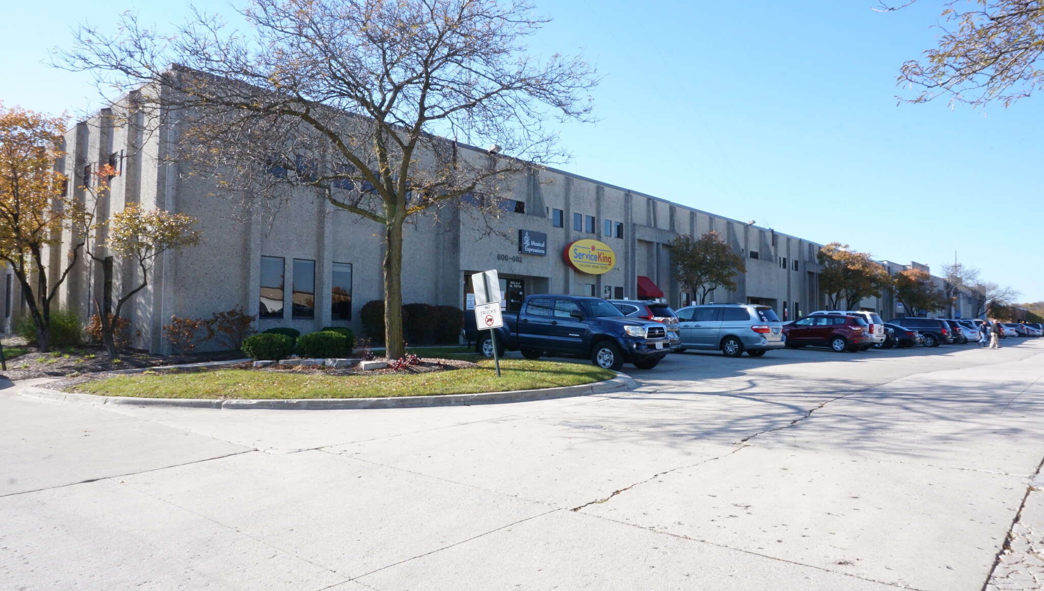 600-610 W 5th Ave, Naperville, IL for lease Building Photo- Image 1 of 9