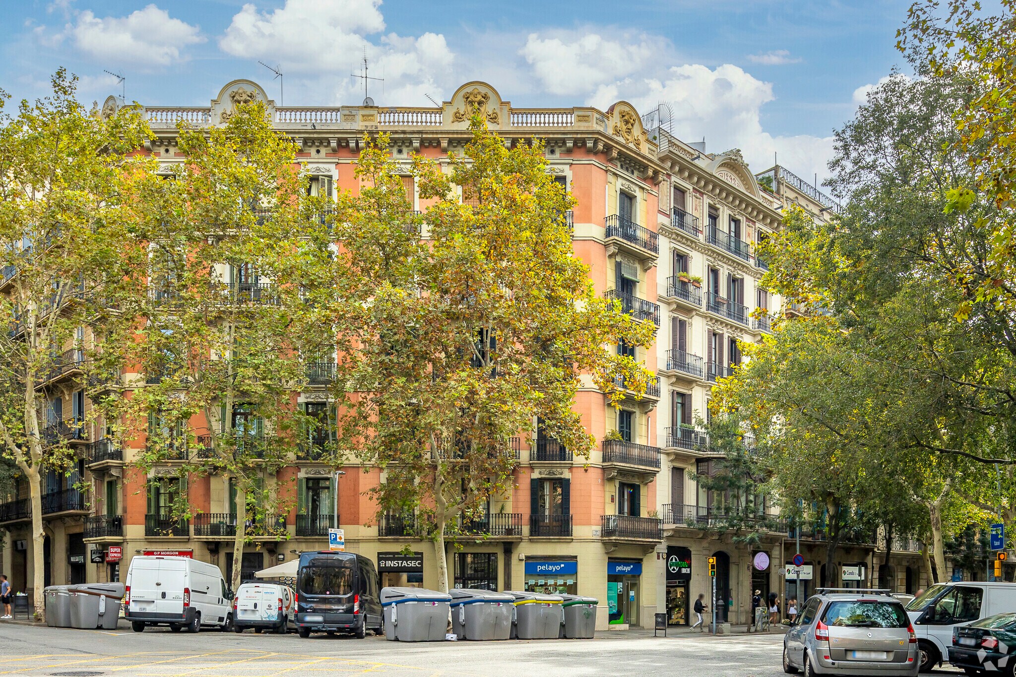 Immeuble residentiel dans Barcelone, Barcelona à vendre Photo principale- Image 1 de 4