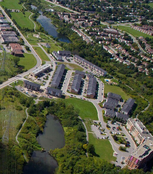 241-275 Citiplace Dr, Nepean, ON à vendre - Photo du bâtiment - Image 2 de 3