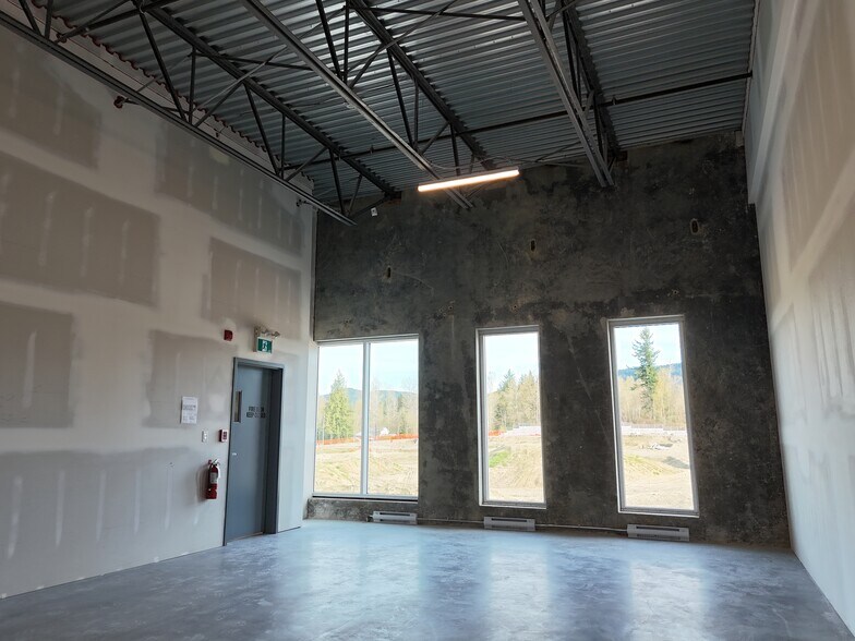8650-8716 Dewdney Trunk Rd, Mission, BC à louer - Photo du bâtiment - Image 3 de 6