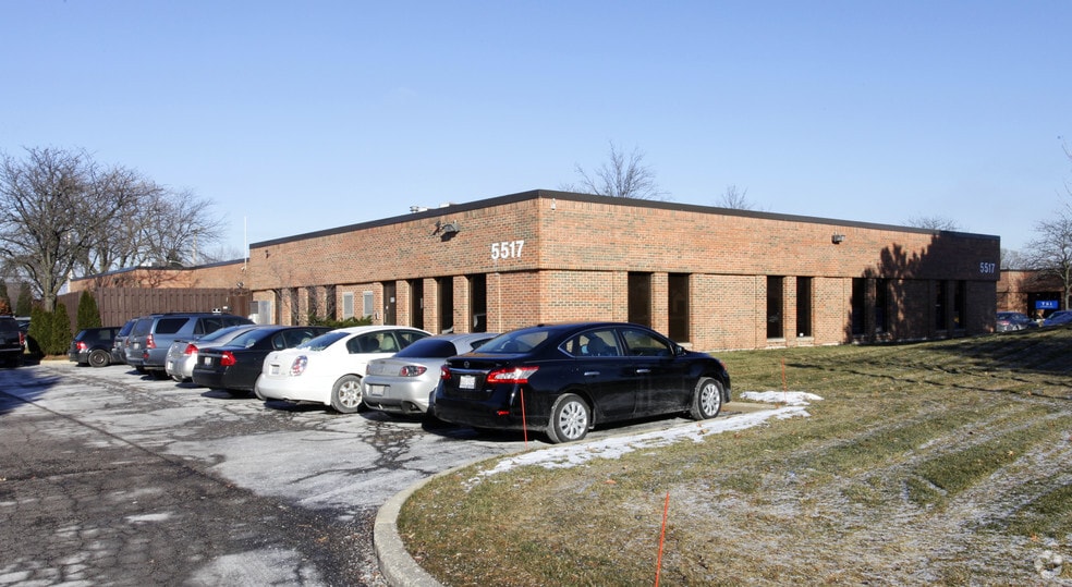 5517 N Cumberland Ave, Chicago, IL for sale - Building Photo - Image 3 of 9