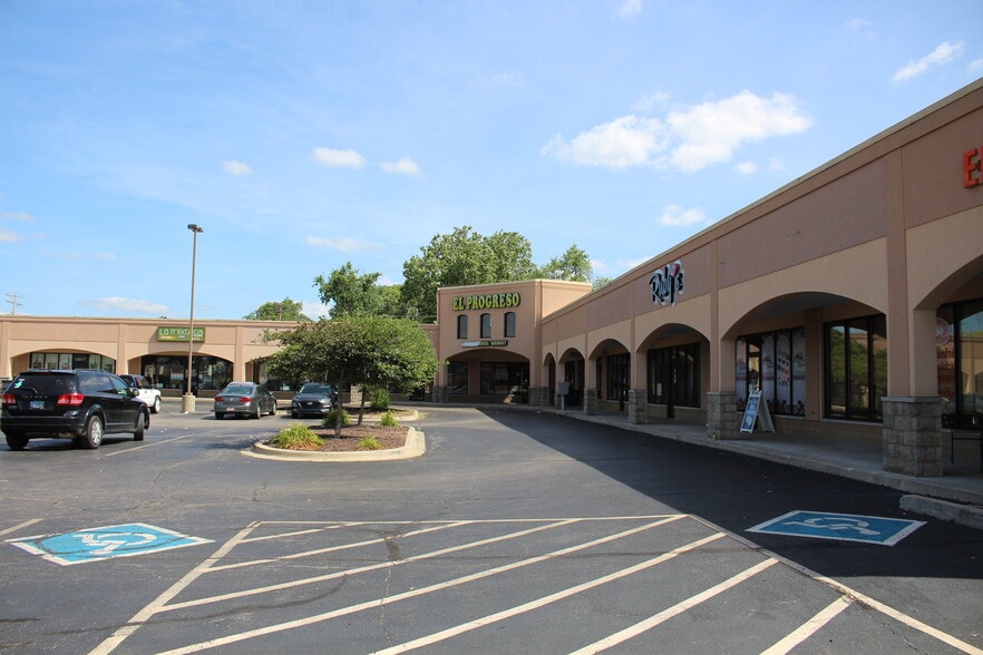 520 N Cunningham Ave, Urbana, IL for lease - Building Photo - Image 2 of 8
