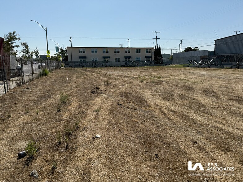 1675 Santa Fe Ave, Long Beach, CA à louer - Photo du bâtiment - Image 3 de 6