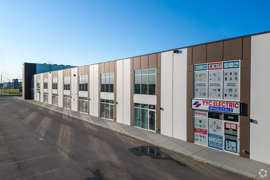 11125 38 St NE, Calgary, AB à louer - Photo du bâtiment - Image 2 de 5
