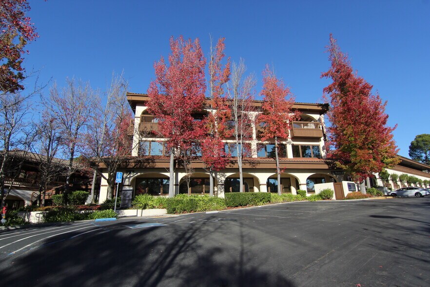 4 Orinda Way, Orinda, CA à louer - Photo du bâtiment - Image 3 de 5