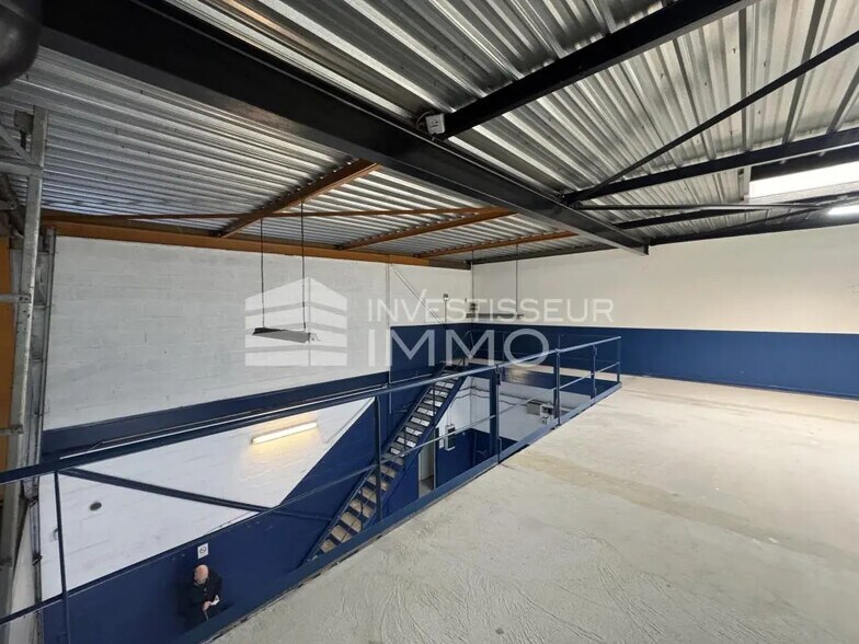 Flex in Ozoir-la-Ferrière for lease - Interior Photo - Image 3 of 14